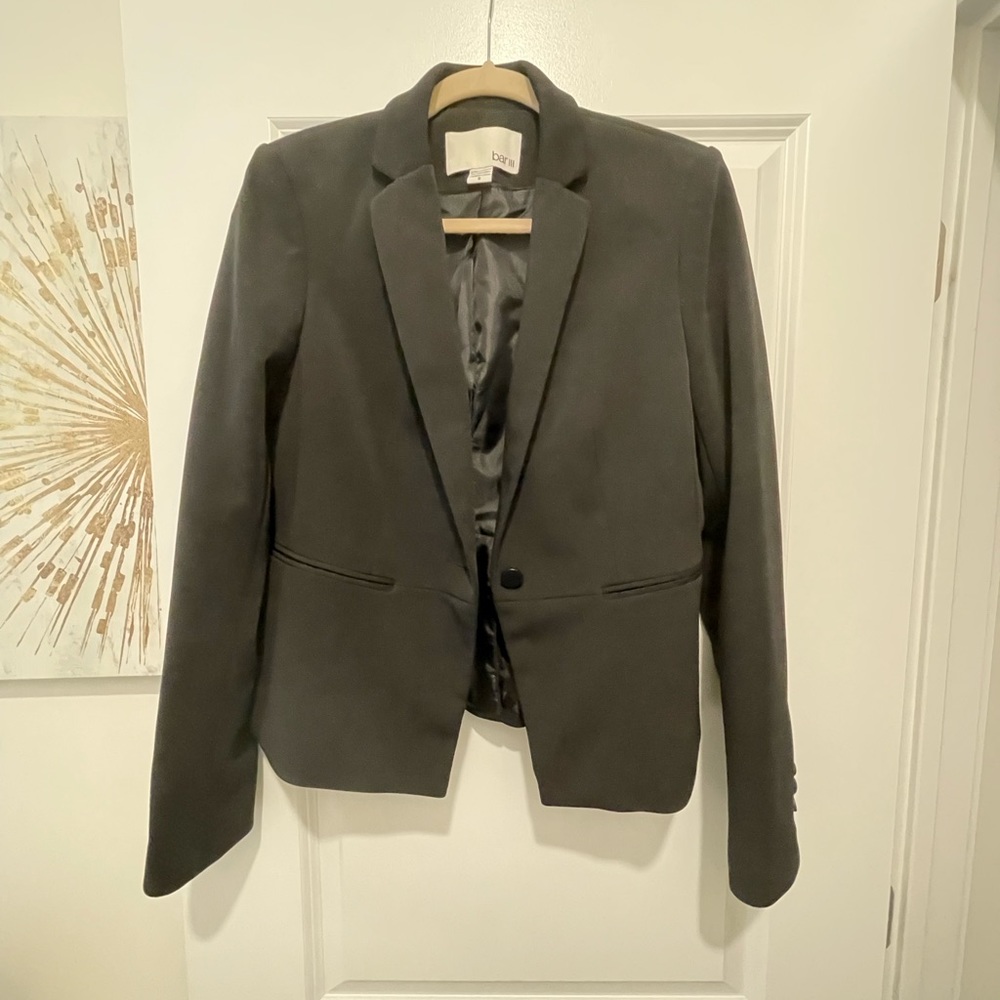 Very Cute Black tuxedo tapered blazer by Bar III  size 6